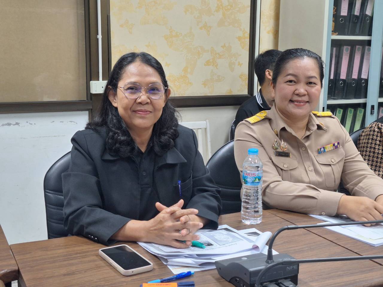 title - ผู้ตรวจราชการ ส.ป.ก. ลงพื้นที่จังหวัดมหาสารคาม ประชุมติดตามความก้าวหน้าผลการดำเนินงาน พร้อมตรวจเยี่ยมให้กำลังใจกลุ่มวิสาหกิจชุมชนผู้ปลูกสมุนไพร และกลุ่มวิสาหกิจชุมชนแปรรูปผลผลิตทางการเกษตร